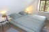 'Das gemtliche Elternschlafzimmer mit groem Doppelbett (200 x 200 cm)'